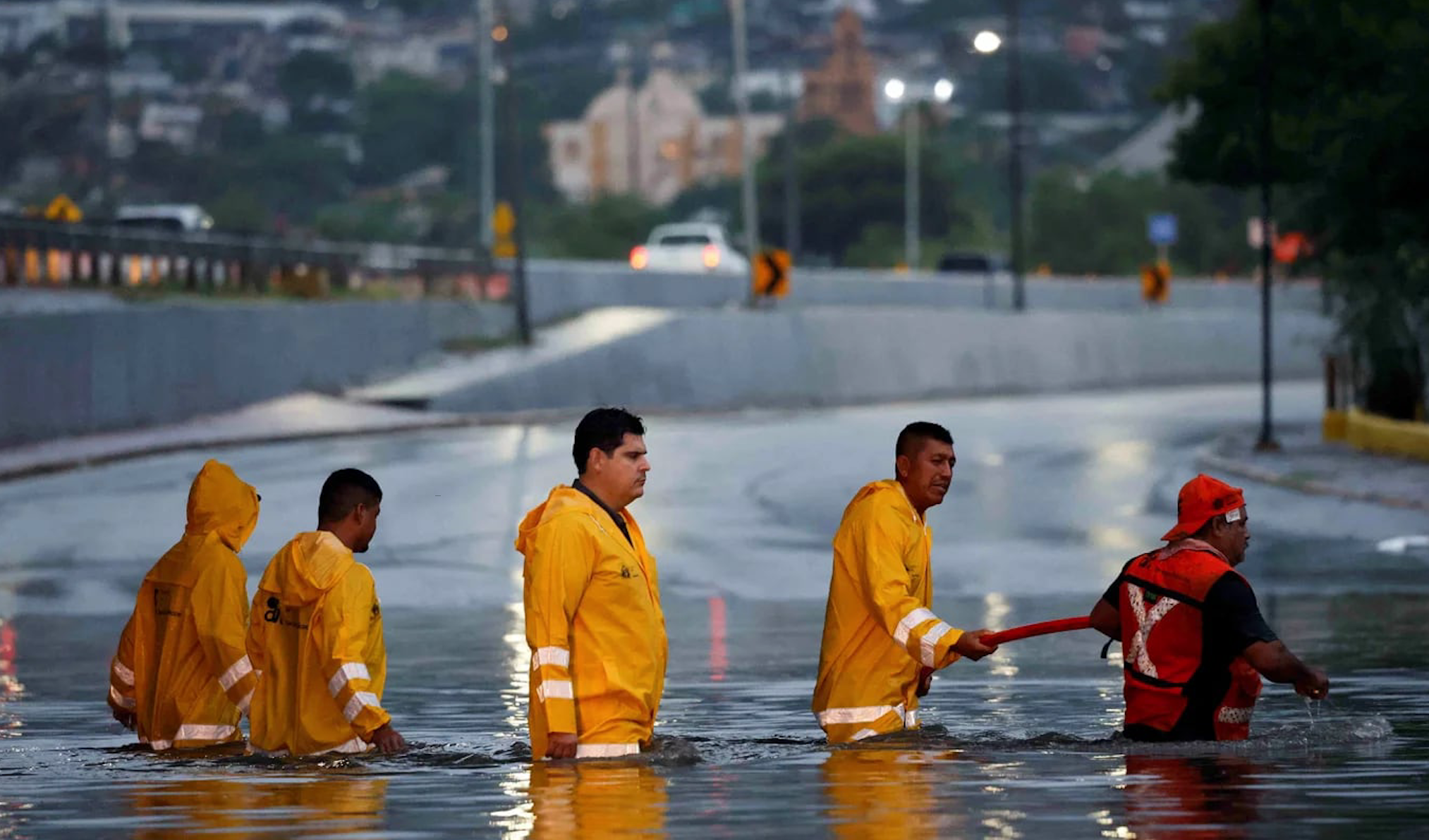 Tormenta tropical ‘Alberto’ provoca el desborde del río Santa Catarina, en NL
